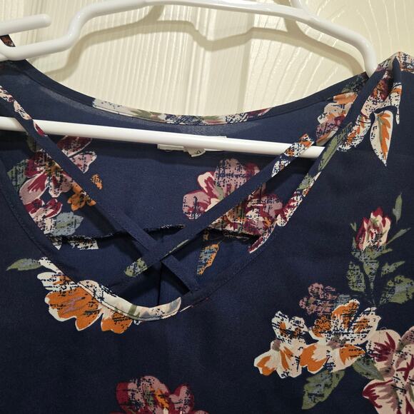 Maurices Navy Floral Criss Cross Blouse Size XL - Picture 7 of 9